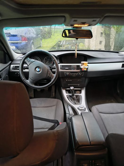 Vând BMW e 90 diesel sau schimb cu tractor U 650 cu acte.