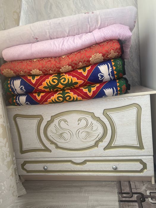 Сандық ақ. Түсте