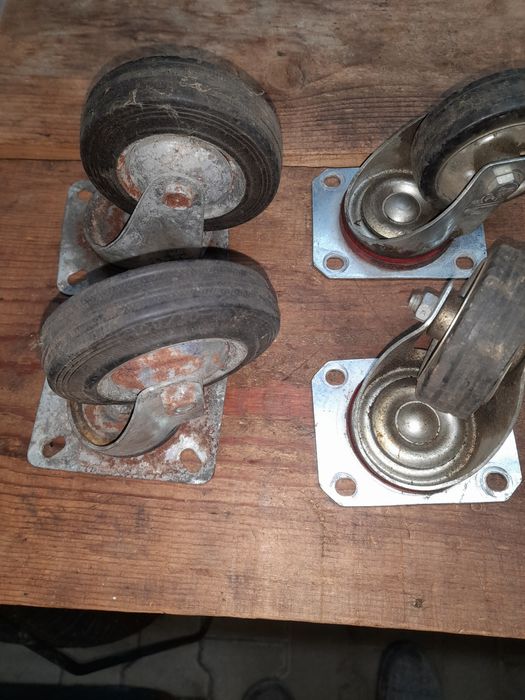 roti pivotante  din cauciuc plin,  cu suport metalic