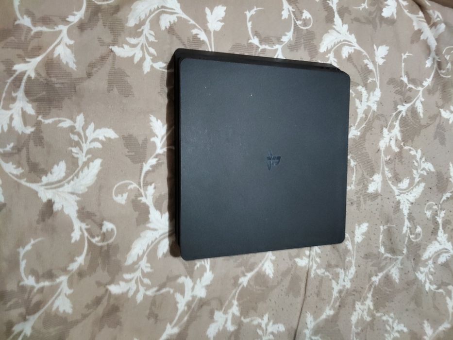 Play station 4 и волан