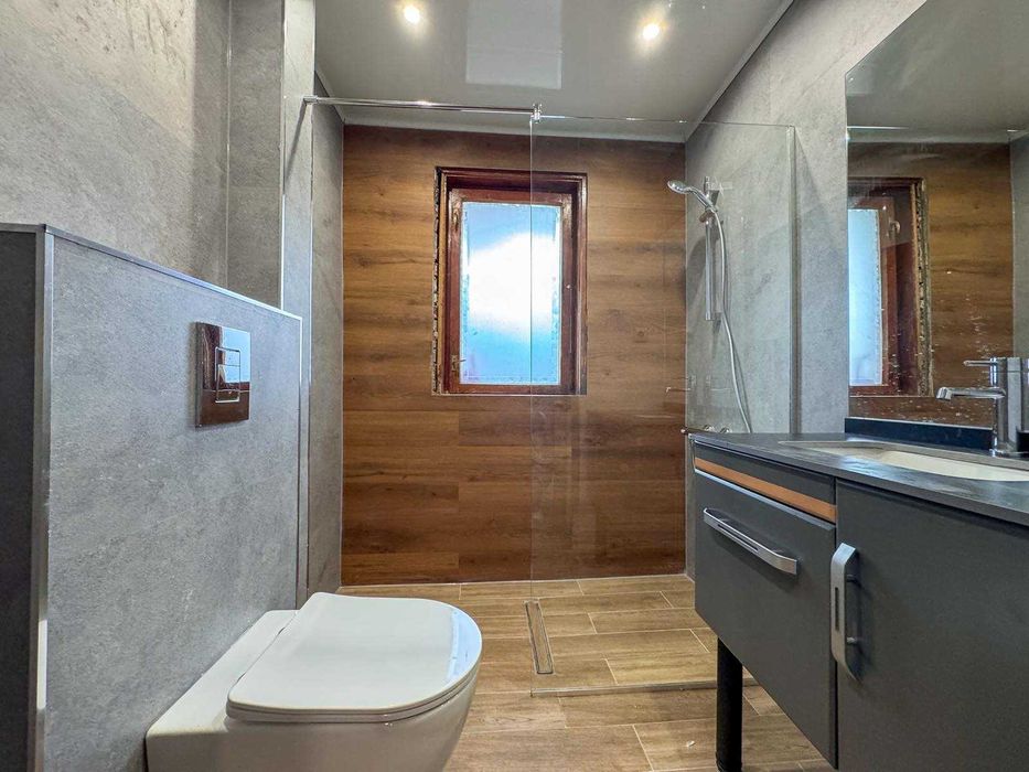 Чисто нов тристаен под наем в кв. Лазур. След ремонт. Паркомясто