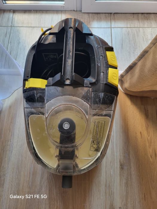 Продам моющий пылесос керхер