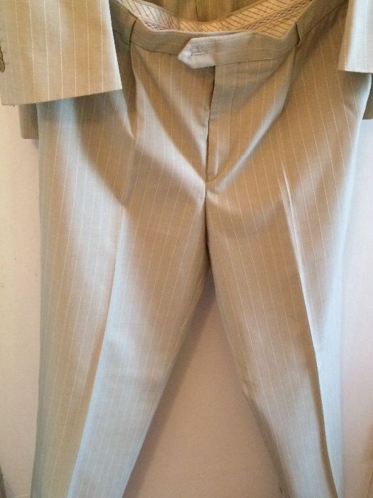 Костюм мужской классический, пиджак и брюки, цвет светло-бежевый!