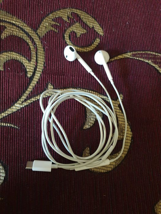 Продам оригинальные наушники от Iphone, type-c выход