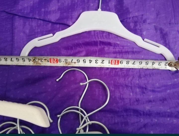Set 20 umerașe haine: 16 buc (26 cm) + 4 buc (32 cm)