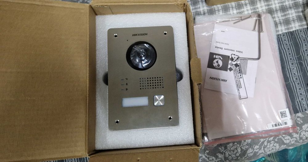 Post exterior Hikvision IP pe 2 fire DS-KV8103-IME2 videointerfon