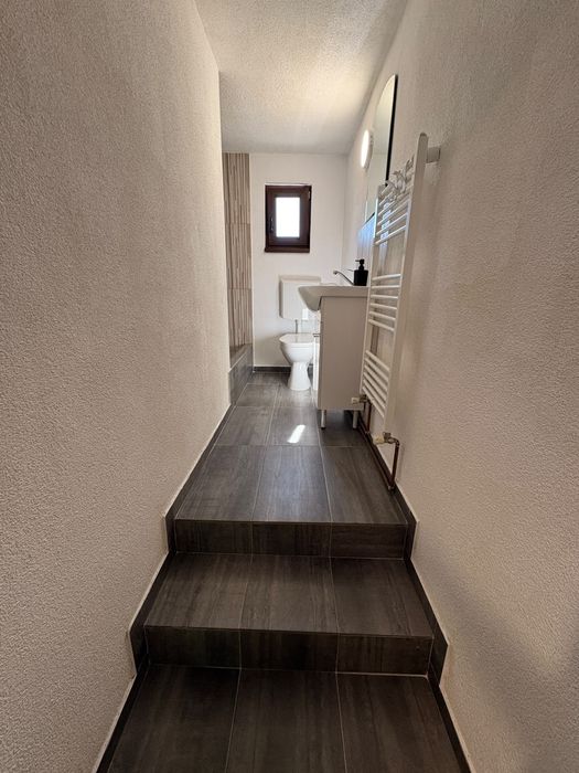 Închiriez apartament 3 camere  zona Lipovei