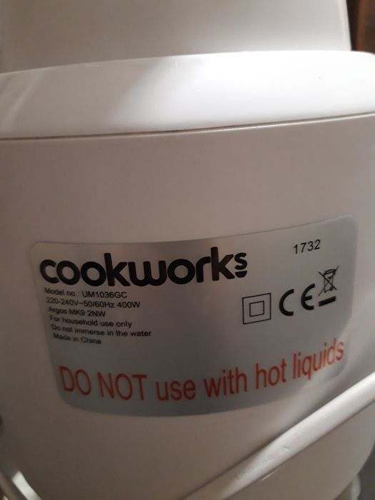 Продавам стъклен блендер