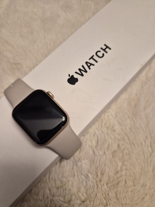 Apple Watch SE 40mm (2nd Gen) – Gold / Starlight