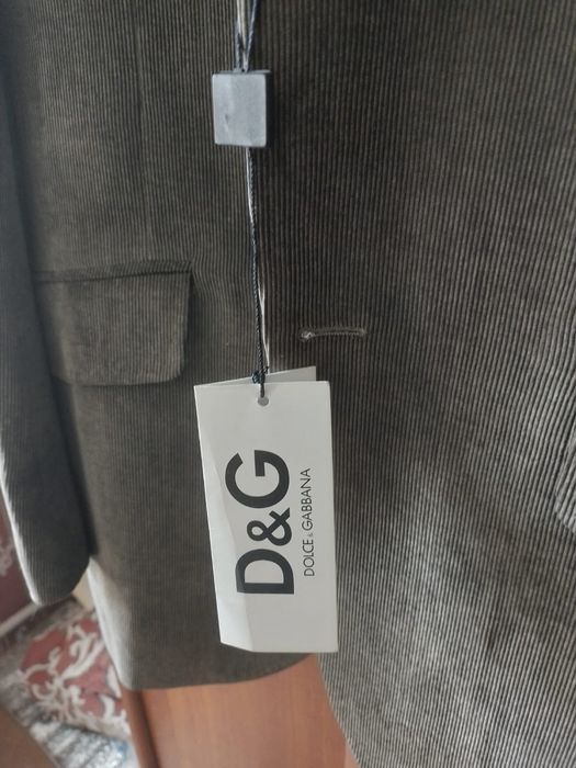 Продаю костюм dolce gabbana