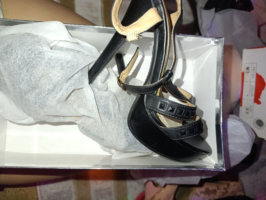 Босоножки на платформе новые