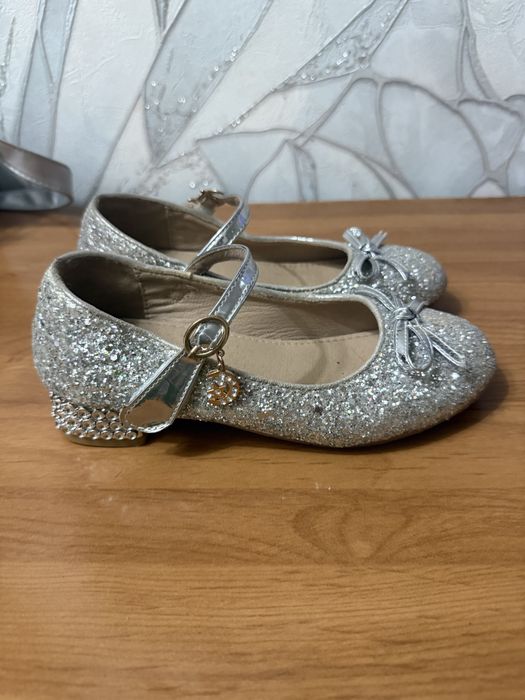 Продам детские туфельки