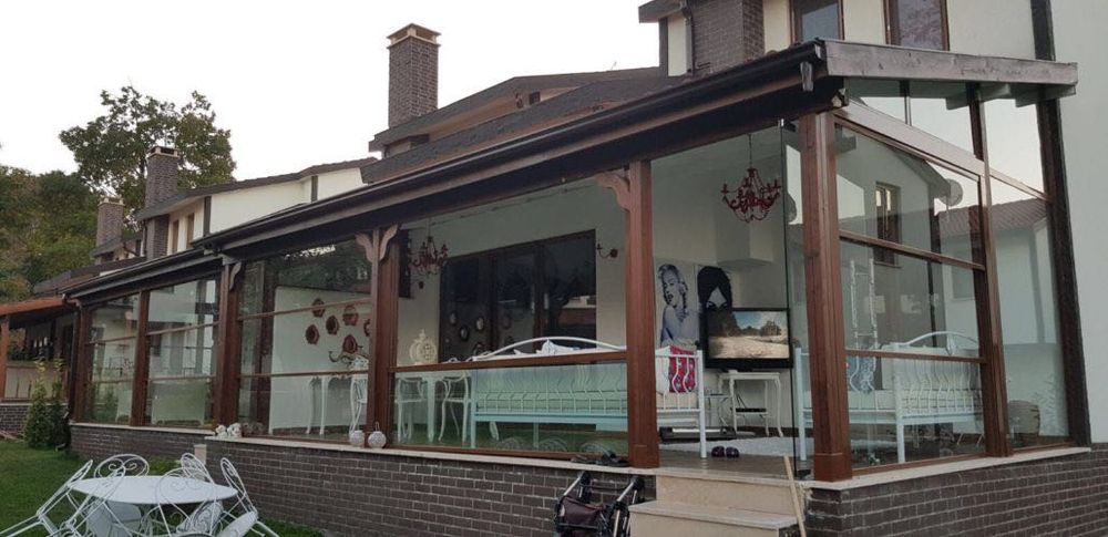 Închideri Terase cu Sticla Verticală / Ghilotină Premium.