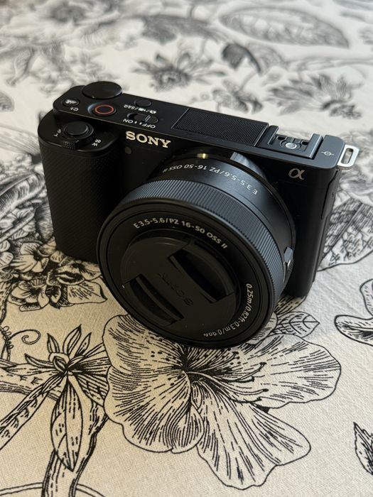 Фотоапарат Sony ZV-E10+ обектив 16-50mm + светкавица IM30