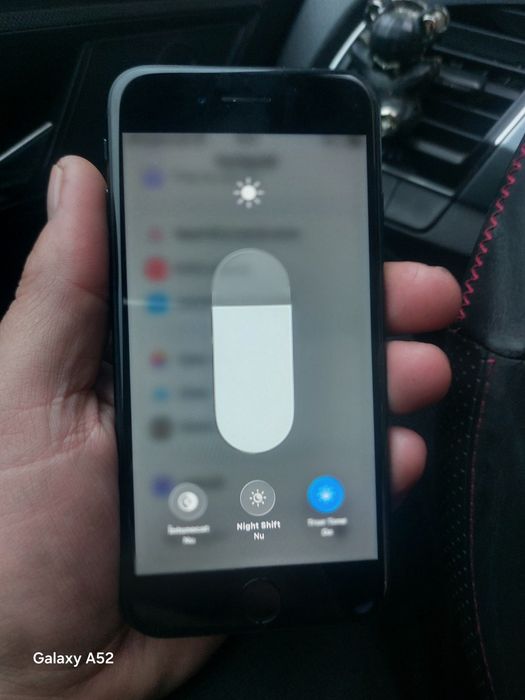 Iphone SE 2020. baterie 83%