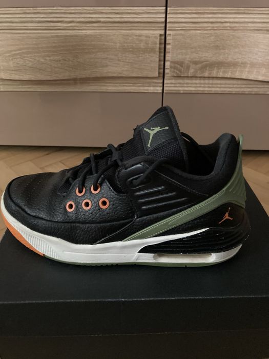 Nike jordan max aura 5