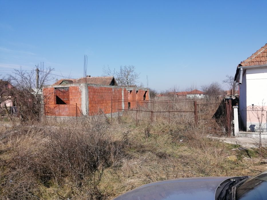 Vând teren în Lazuri cu construcție