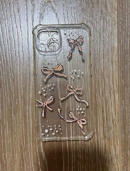 Чехлы на IPhone 13