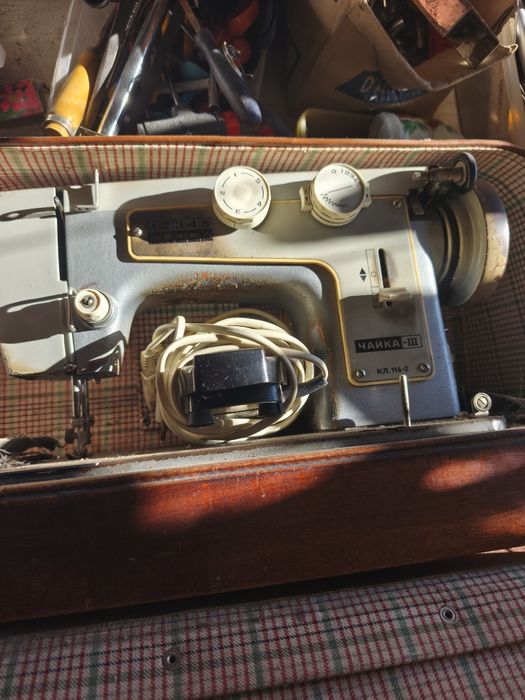 Mașina de cusut electrică rusească!