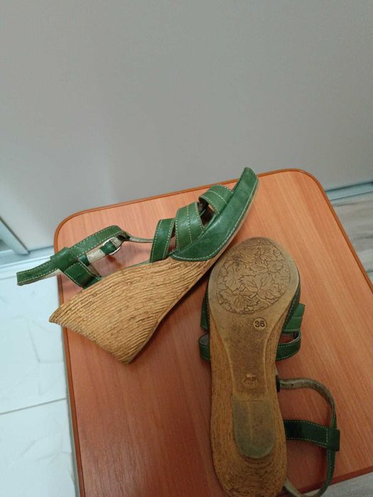 Sandale din piele, cu platforma