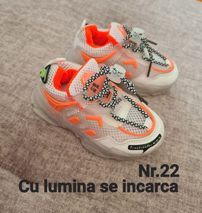 Adidasi originali baietei 20.21.23 M