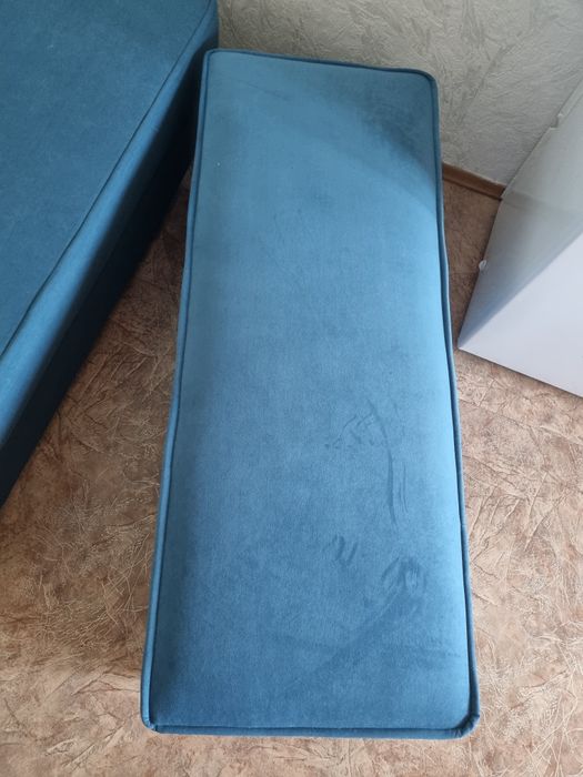 Новый  диван с пуфиком