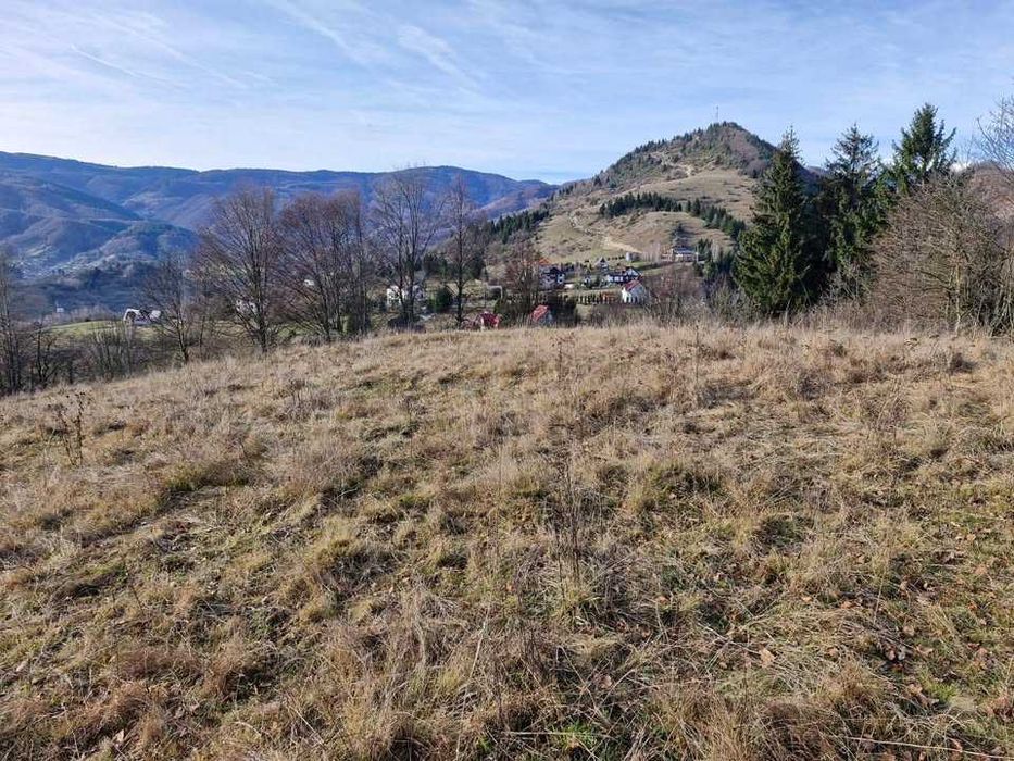 De vânzare teren intravilan în comuna Rucăr