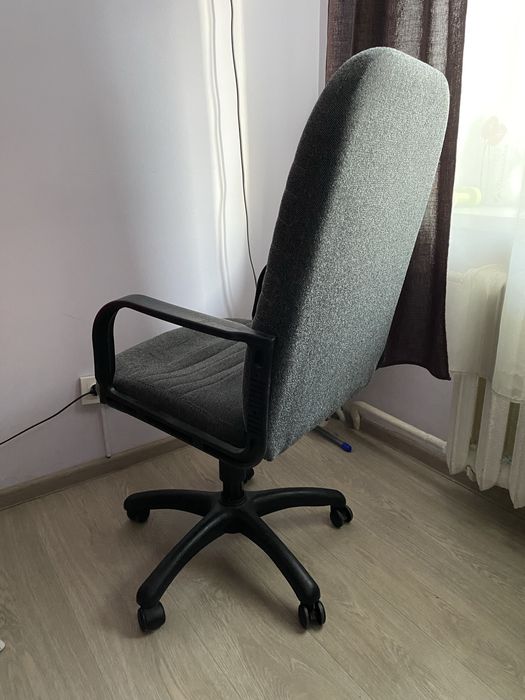 Офисное кресло