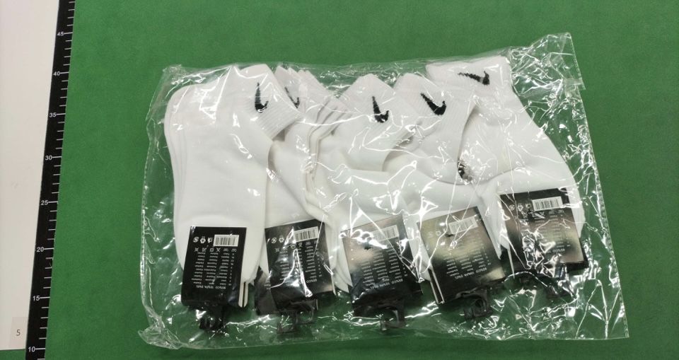 Vand sosete nike , material foarte bun