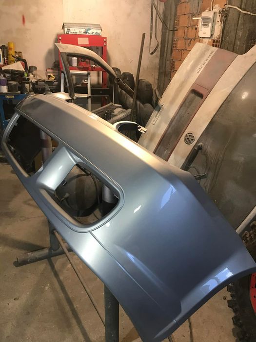 Продавам предна броня r32 броня за голф 4