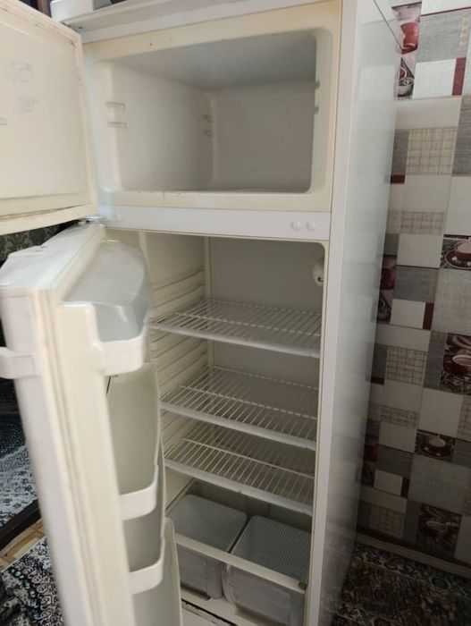 Muzlatgich Indesit