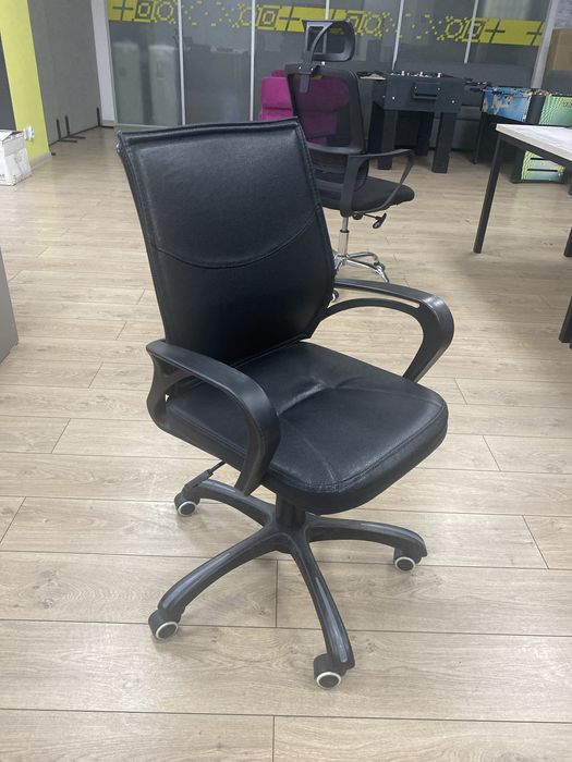 Продаем офисные кресла