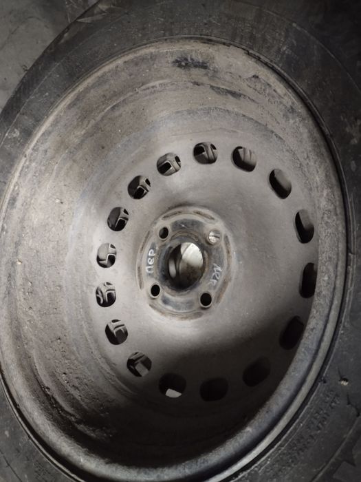 Шины с дисками и колпаками на 15