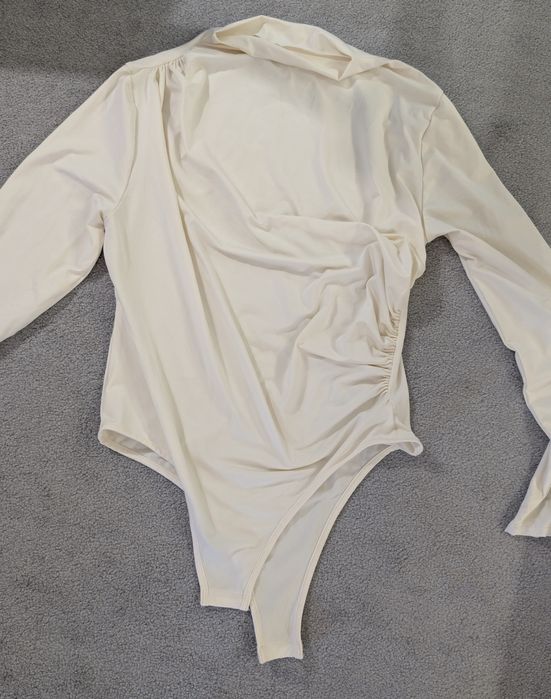 Сутиени и Боди цвят шампанско