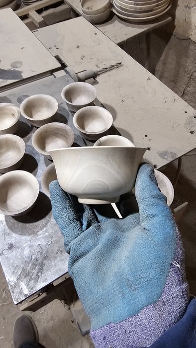 Piyola kosa yong‘oq daraxtidan yasalgan uyga restoranva  kafelar uchun