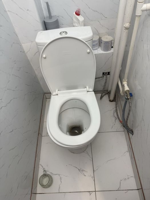 Продам унитаз б/у в хорошем состоянии