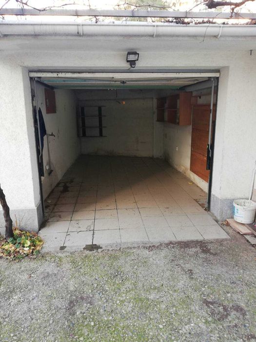 Дава се под наем Гараж / Паркомясто в Пазарджик, Идеален център - 16 кв.м за 69.36 € - Снимка #1