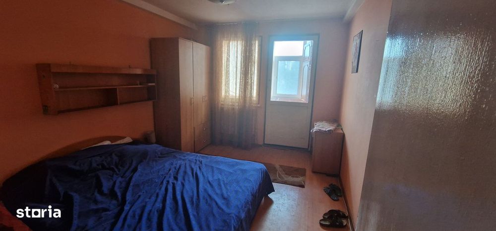 Trei camere etajul 1 , apartament Central.