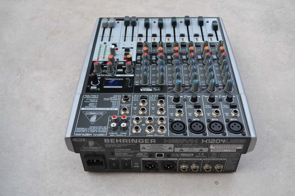 Mixer Behringer XENYX model X 1204 USB