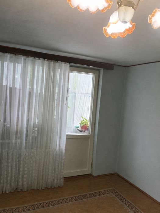 Vând apartament 3 camere, zonă liniștită — fotografia 3