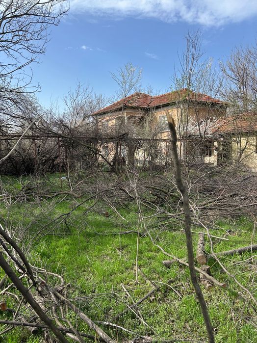 Продавам къща в село Обручище
