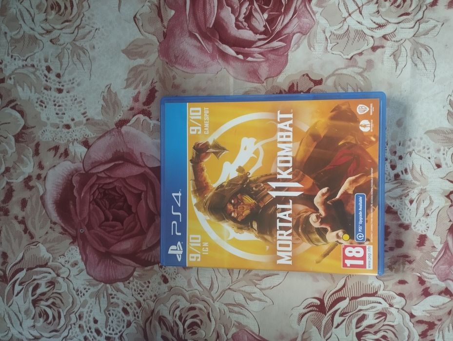 Продавам плейстейшън 4  pro