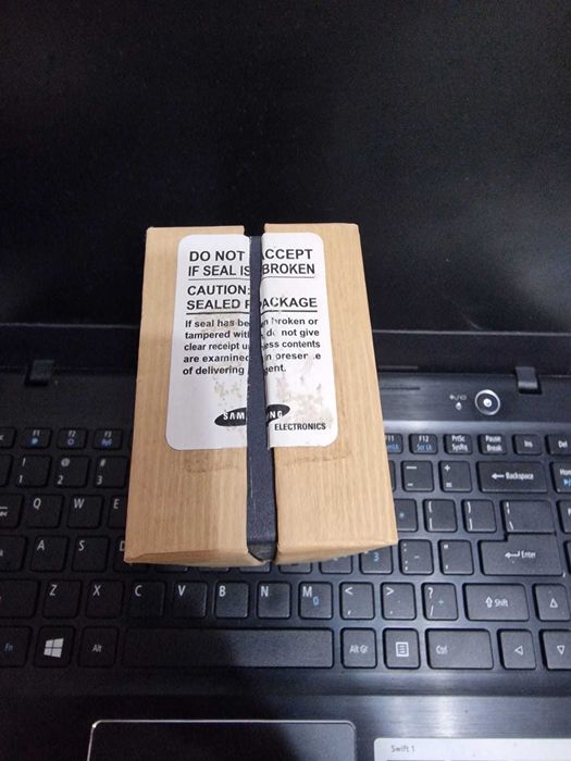 Vând cutie de telefon Samsung Galaxy S4