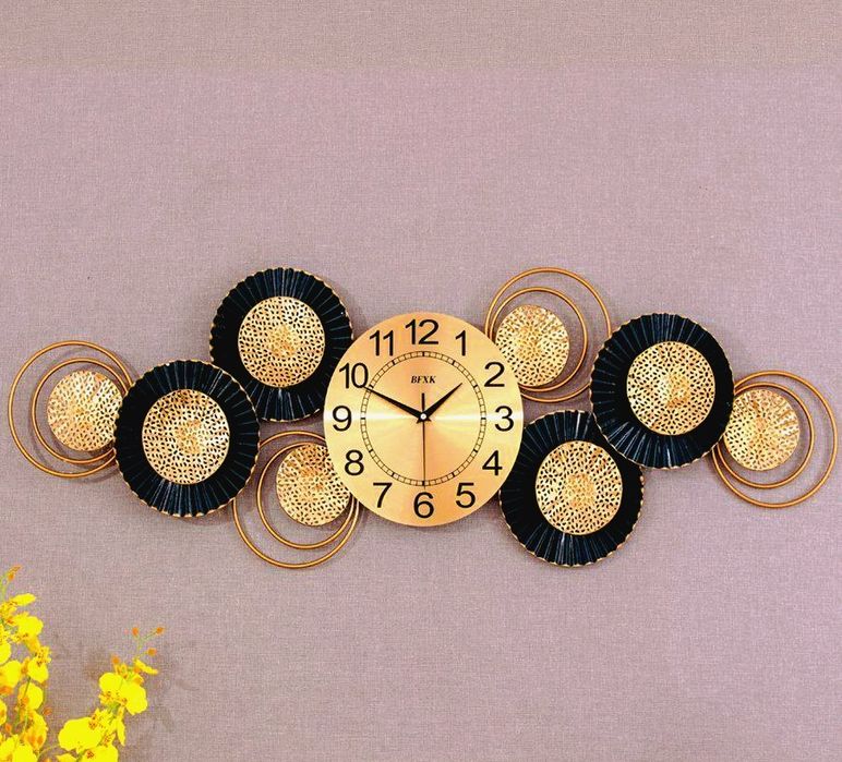 Devor uchun soatlar.  Zamonaviy soatlar