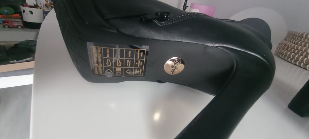 Botine dama Marca Buffalo Nr.38
Piele naturala