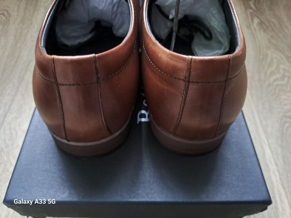 Vând pantofi noi din piele pentru bărbați,  brand  Battisto Lascari.