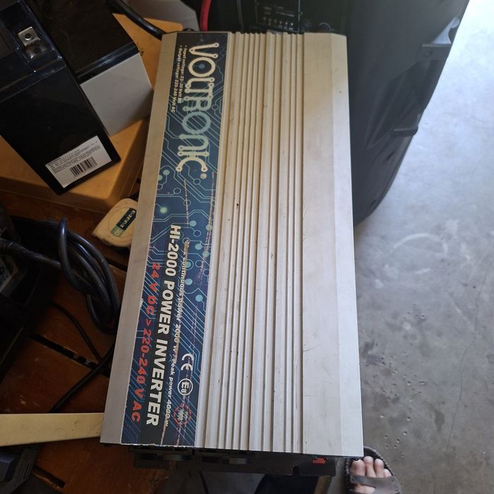 Invertor curent 24 v la 230v 2000w