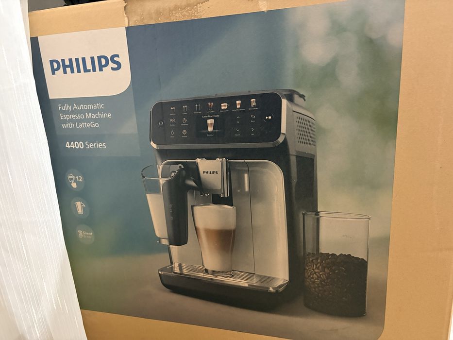 Vand espressor cafea philips latte go seria 4400 , nou