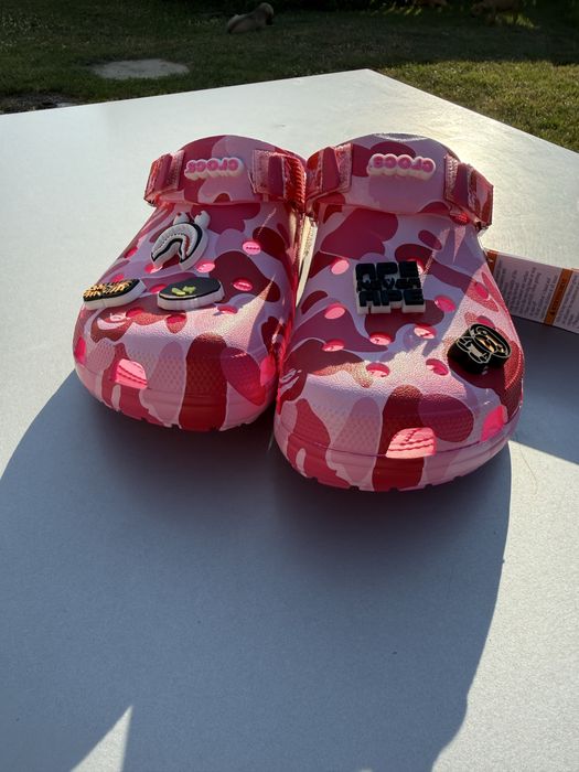 Crocs rose bape