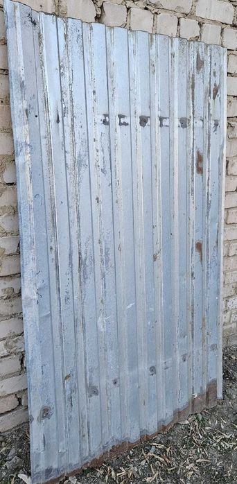 Профлист оцинкованный б/у  1,92*1,15 м  Район 1000 мелочей.